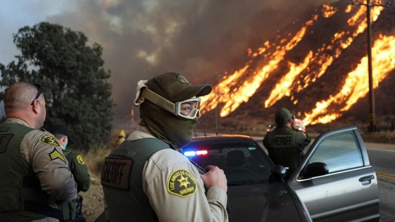 Los Angeles, nuovi roghi: ordine di evacuazione per più di 30mila persone. Allontanati anche 470 detenuti