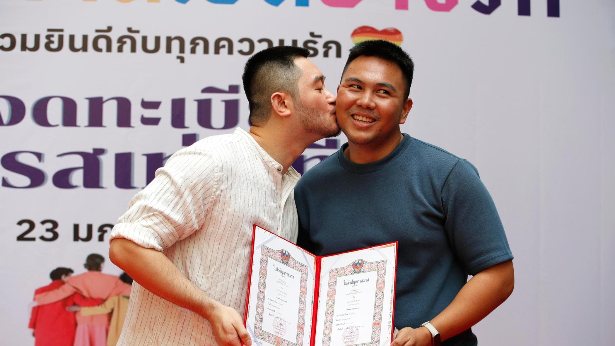 タイ、LGBTQ+ 結婚は法律：数百組のカップルが結婚を祝う