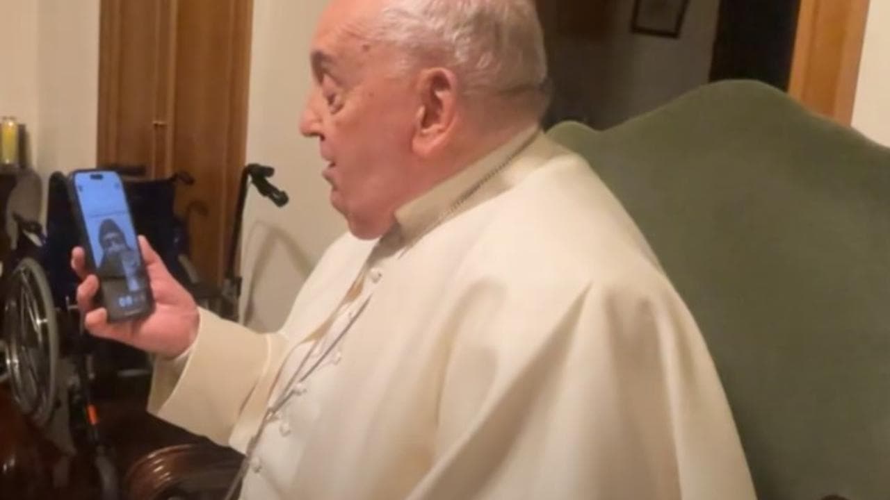 Il Papa si collega in videochiamata con la parrocchia di Gaza: "Salam alaikum, che avete mangiato?"