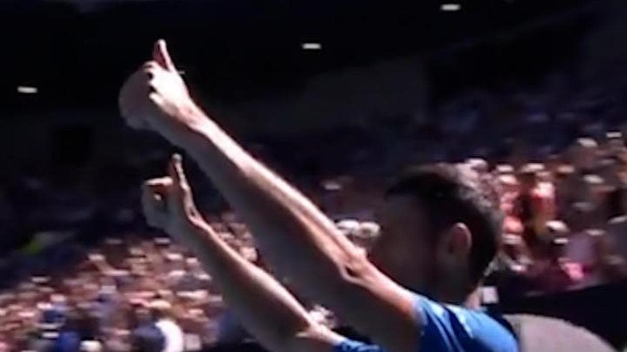 Djokovic si ritira tra i fischi del pubblico degli Australian Open