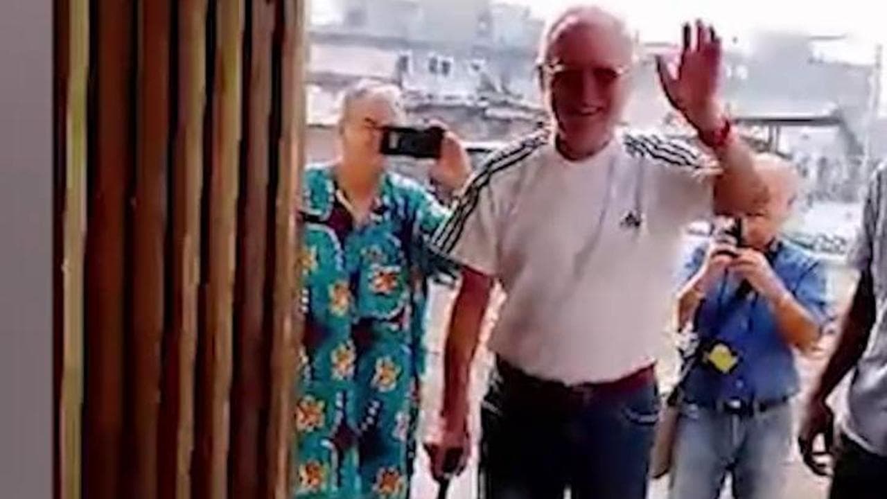 A 94 anni il missionario 'papà' Balbo torna in Africa per aiutare ancora: la festa di benvenuto