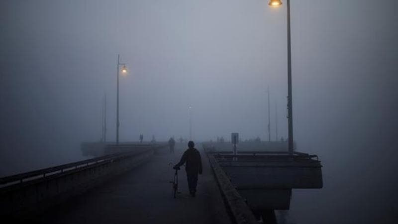 La nebbia avvolge Venezia (REUTERS/Daniel Cole)