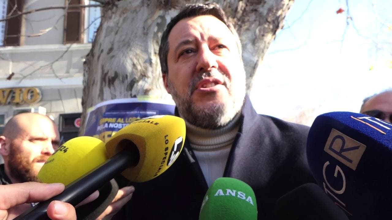 Salvini: "Migranti in catene? Trump è partito alla grande"