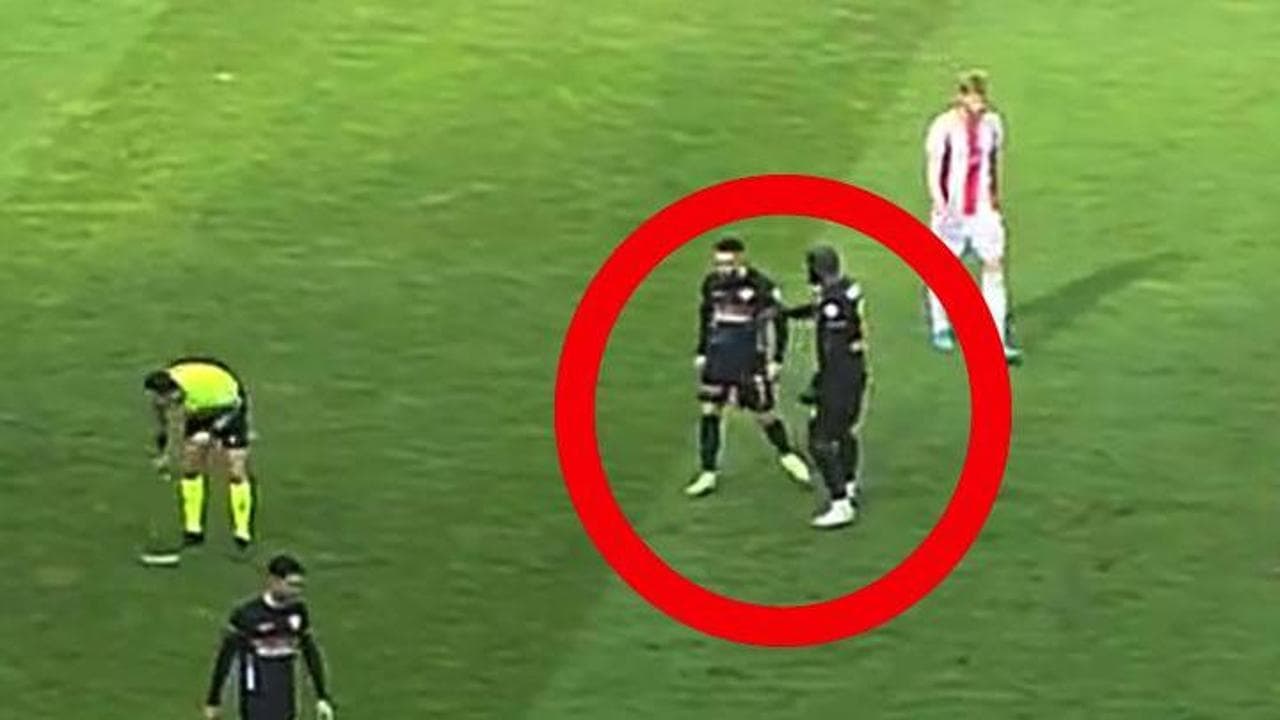 Incredibile in Turchia: espulso per aver schiaffeggiato un compagno di squadra