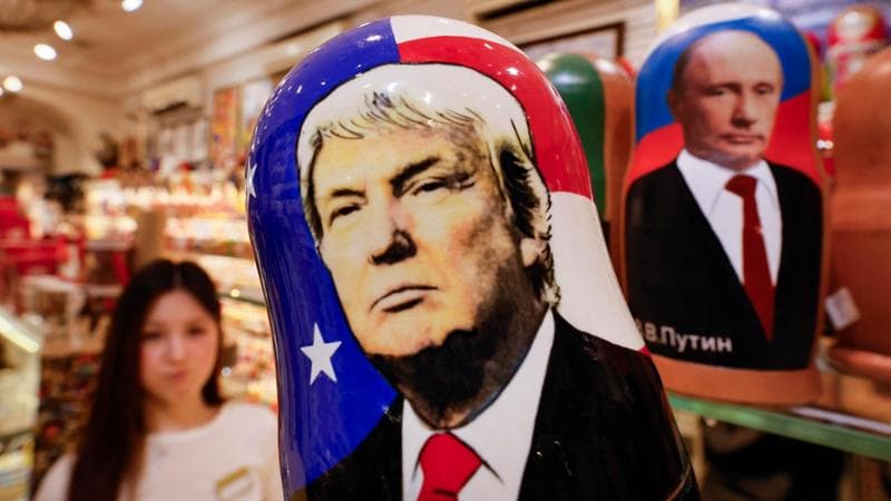 Mosca (Russia): matriosche con i volti di Donald Trump e di Vladimir Putin