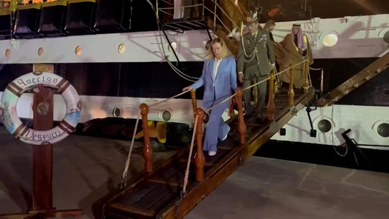 Meloni visita l'Amerigo Vespucci: "E' come l'Italia, se ognuno non fa la sua parte non si naviga"