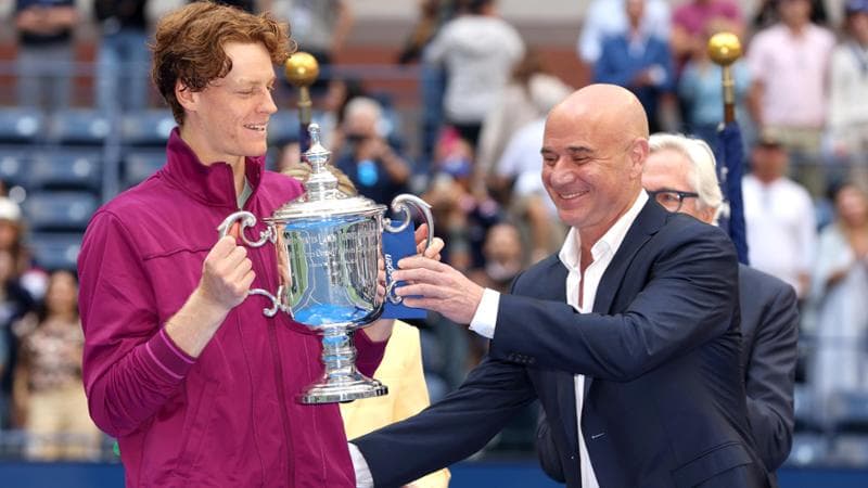 Agassi premia Sinner dopo la vittoria agli Us Open del 2024