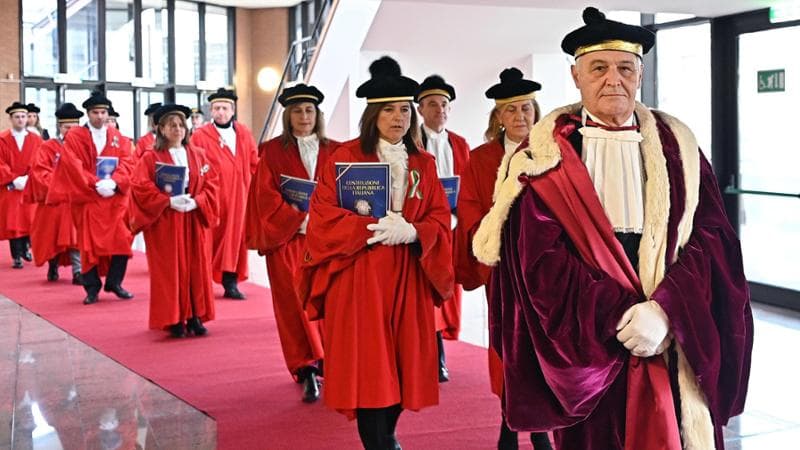 Tricolori, sedie vuote e Costituzione in vista: così in tutta Italia la protesta dei giudici