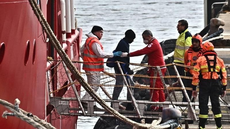 Già in rotta verso Shengjin 49 migranti: è il gruppo più numeroso costretto a sbarcare in Albania