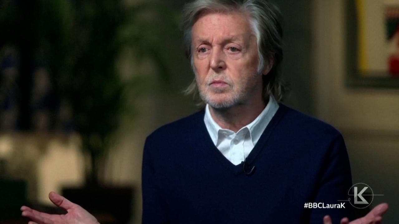L'allarme di Paul McCartney: "L'intelligenza artificiale minaccia la musica". E attacca il governo