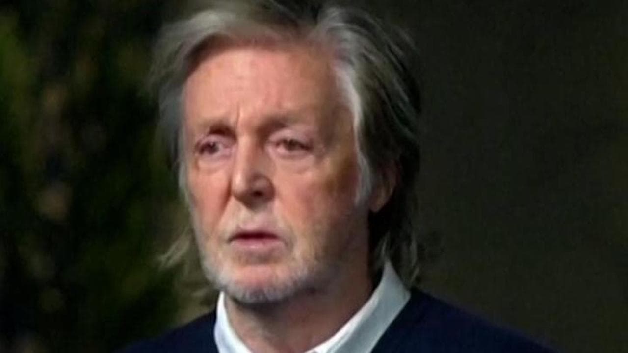 L'allarme di Paul McCartney: "L'intelligenza artificiale minaccia la musica". E attacca il governo