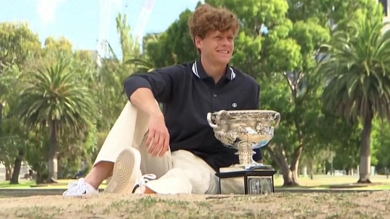 Jannik Sinner re degli Australian Open: "La seconda volta ti piace ancora di più"