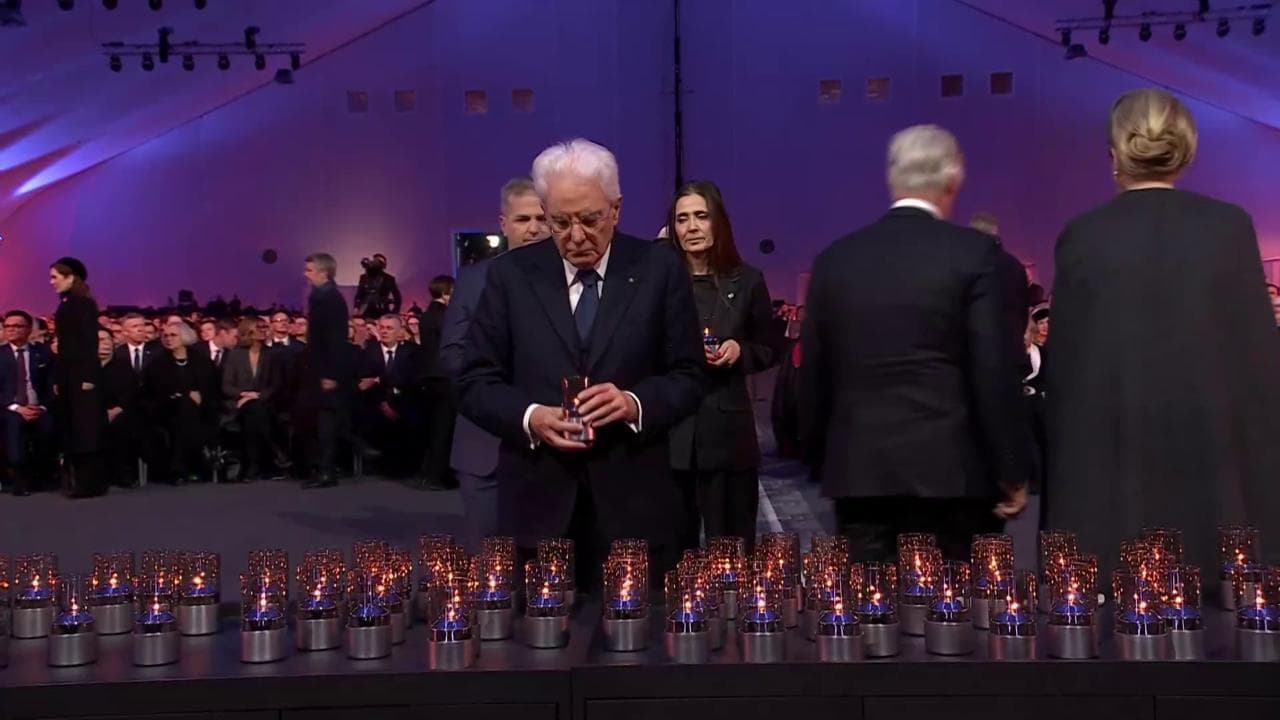 Giornata della Memoria, Mattarella e i leader mondiali ad Auschwitz. L'applauso per Zelensky