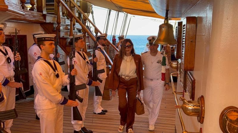 La ministra del Turismo Daniela Santanch&egrave; a bordo dell&rsquo;Amerigo Vespucci a Gedda
