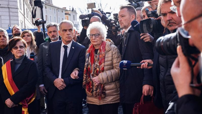 La senatrice Liliana Segre alla cerimonia nel quartiere ebraico di Roma
