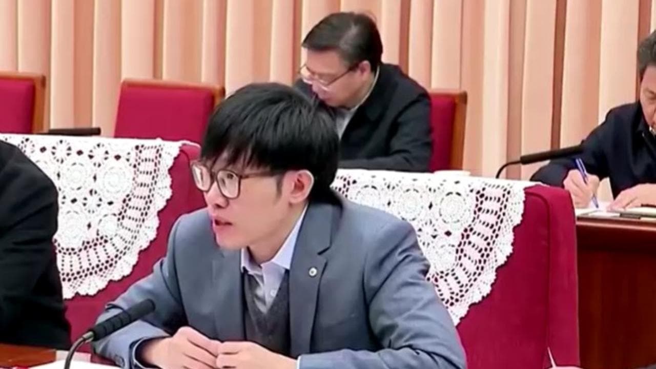 Liang Wenfeng, fondatore di DeepSeek, a colloquio con il premier cinese