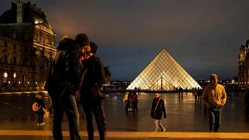 Macron al Louvre: “Per la Gioconda un ingresso e uno spazio speciale”