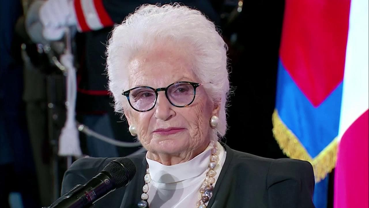 Liliana Segre agli studenti: "Studiate la storia del 900, la geografia e mettete via il telefonino"