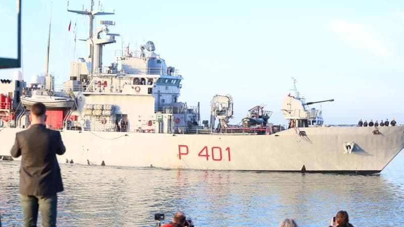 Albania, lo sbarco dei 49 migranti. Polemica sulle visite mediche