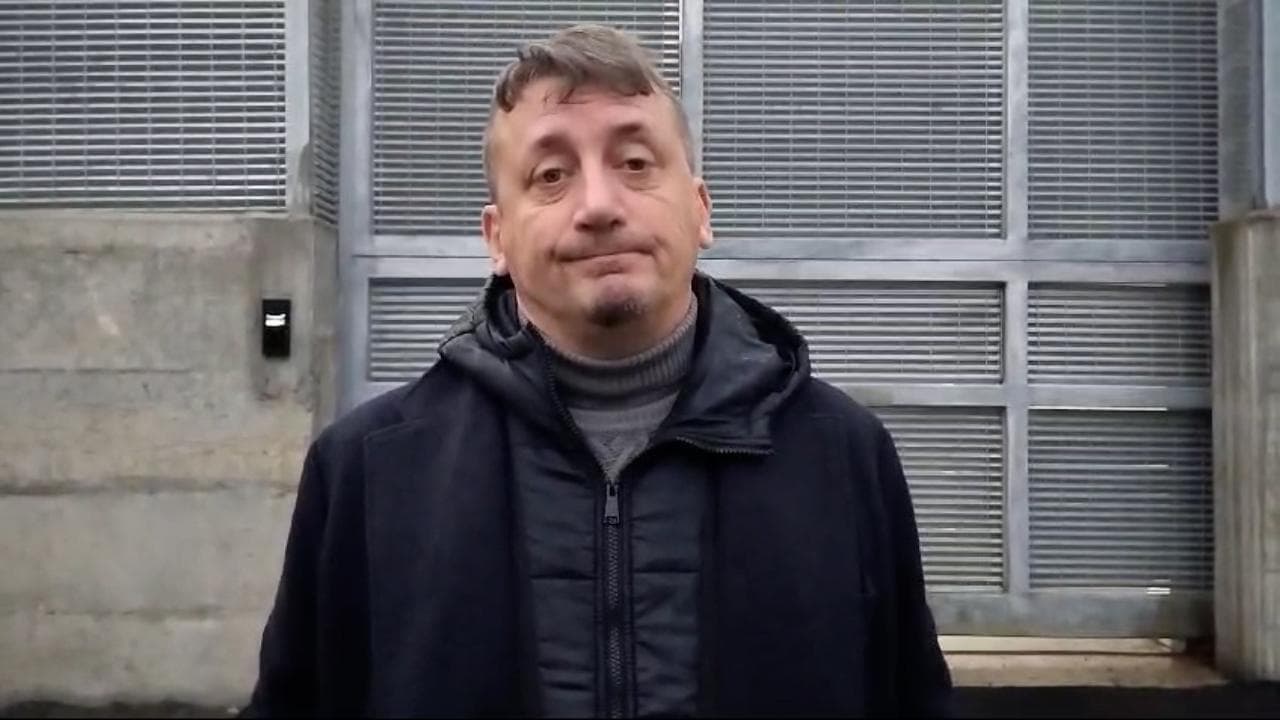 Albania - Nel centro migranti con i deputati Pd: "Come Alcatraz e dove sono gli avvocati?"