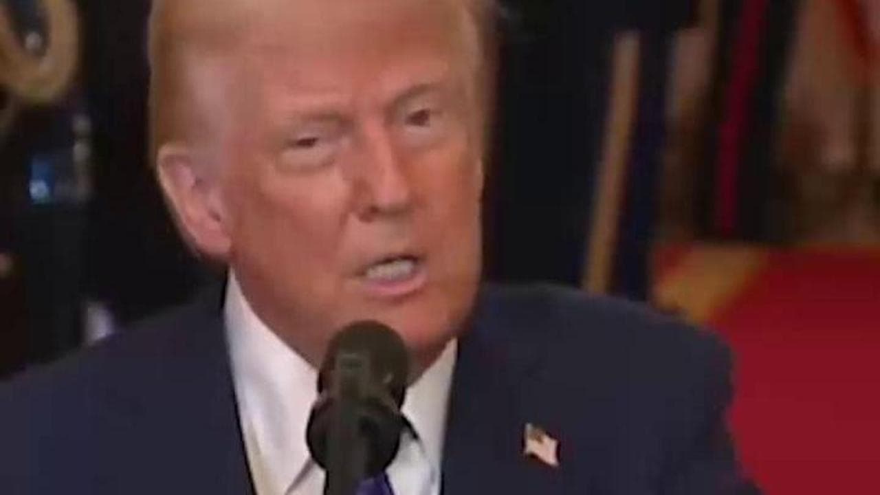 Usa, Trump: "I migranti illegali saranno detenuti a Guantanamo, difficile uscire da quel posto"