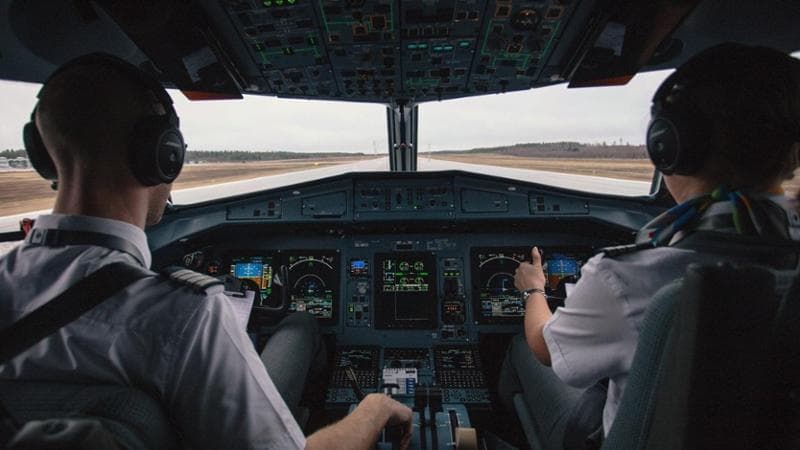 Il cockpit di un aereo di linea
