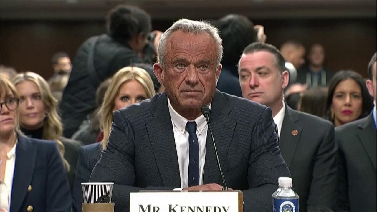 Usa, Robert Kennedy Jr. contestato durante l'audizione al Senato