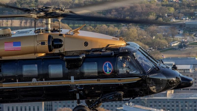 I VH 60, gli elicotteri delle “Pecore nere” che trasportano i Vip anche alla fine del mondo