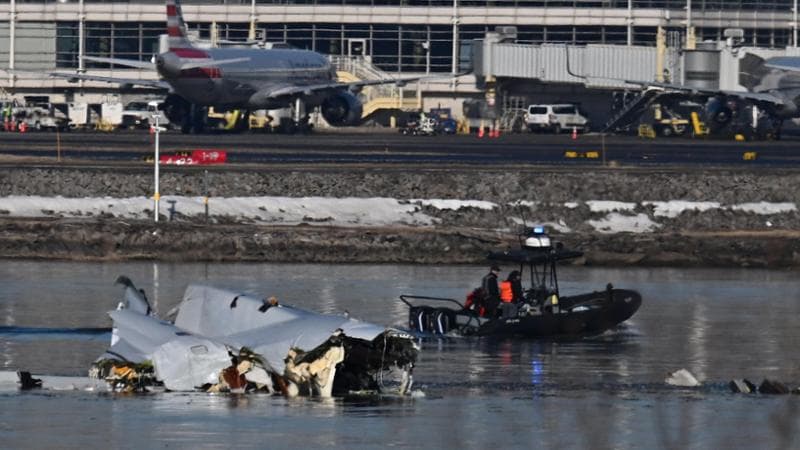 Washington, disastro sul Potomac: il Black Hawk centra il volo di linea