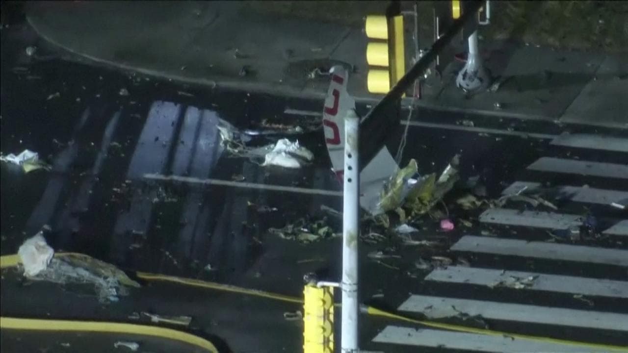 Philadelphia, incidente aereo: immagini aeree mostrano i rottami sparsi per le strade della città