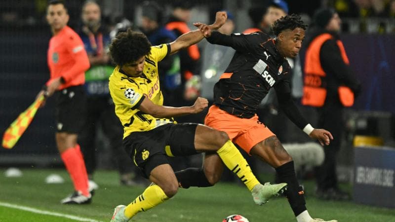 Adeyemi in azione con la maglia del Borussia Dortmund
