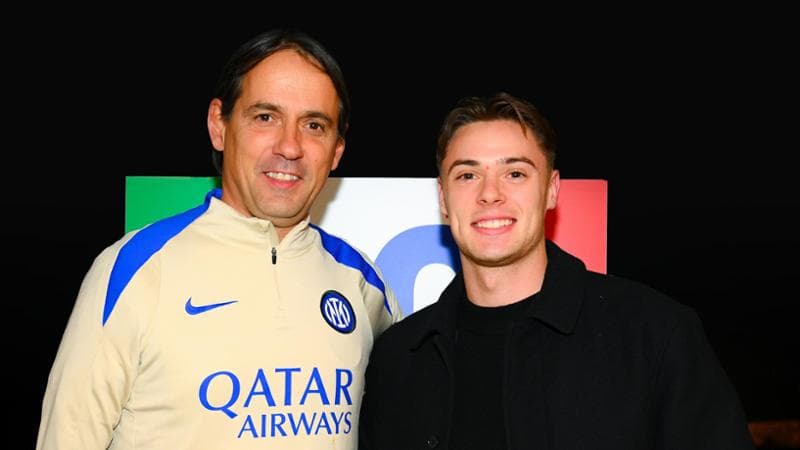 Zalewski con Inzaghi (foto inter.it)