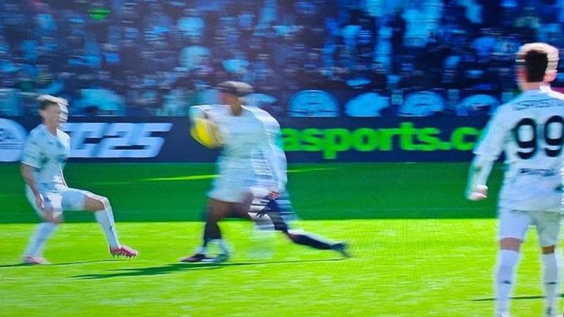 Il tocco di braccio di Anjorin, giudicato punibile
