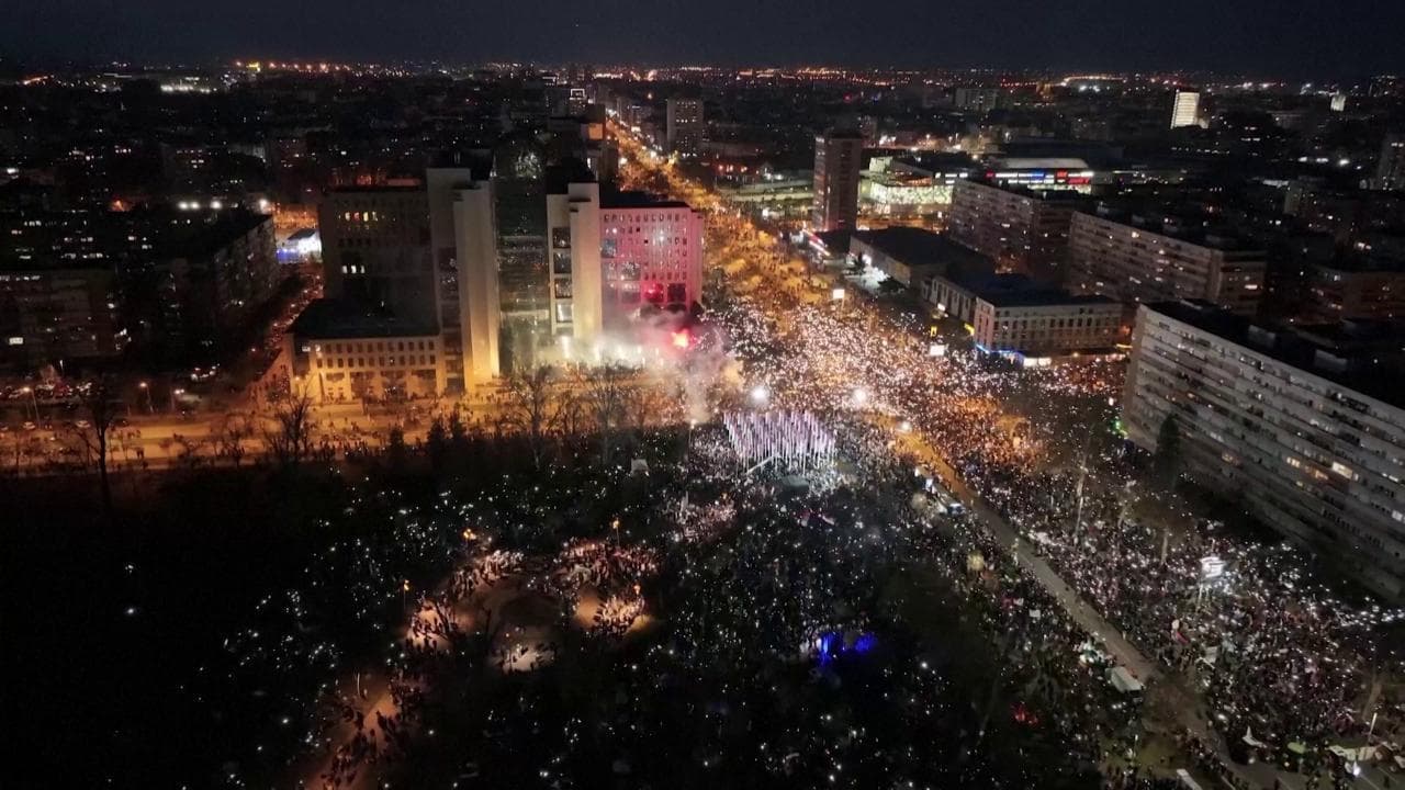 Serbia, la protesta degli studenti: marea umana a Novi Sad