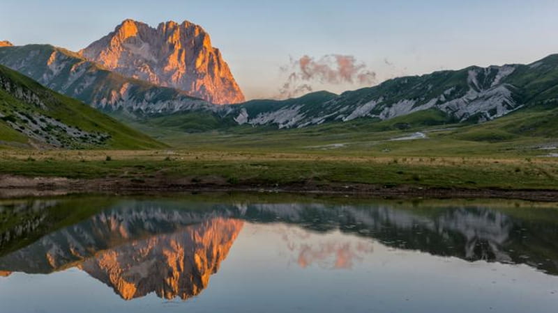 Dalle Dolomiti all’Abruzzo, i cammini e i trekking italiani scelti dagli amanti dell’outdoor