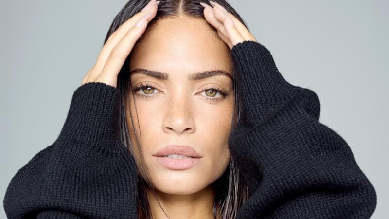 “Dimenticarsi alle 7” il testo e il significato della canzone di Elodie a Sanremo 2025