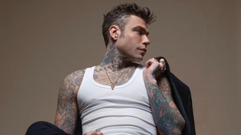 “Battito” il testo e il significato della canzone di Fedez a Sanremo 2025