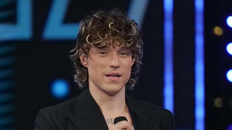 Irama, per la sesta volta a Sanremo. E sul palco canta “Lentamente”