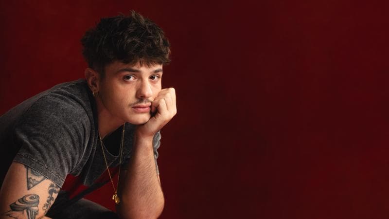 Olly, con "Balorda nostalgia” porta la saudade a Sanremo