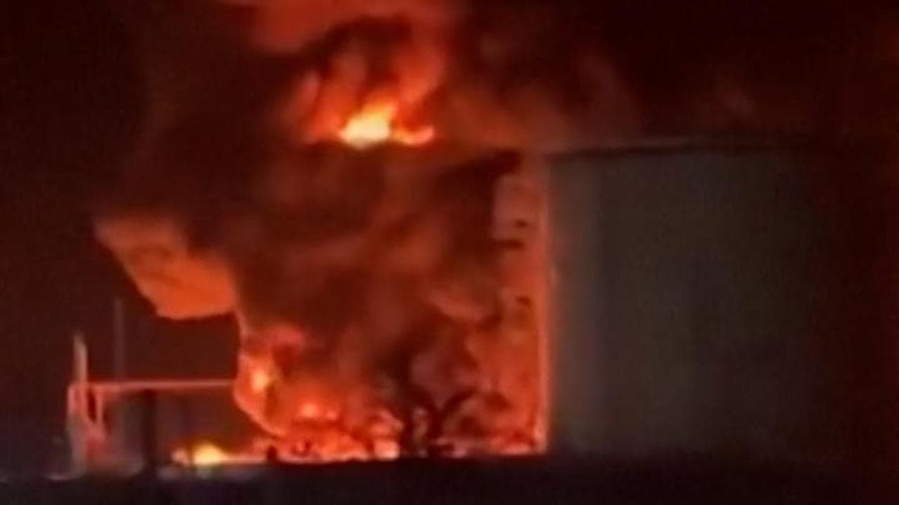 Ucraina, attacco con droni nel sud-ovest della Russia: in fiamme deposito di petrolio