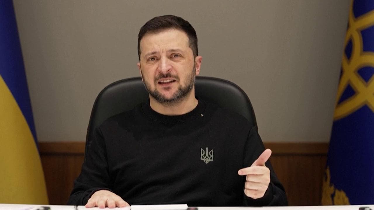 Zelensky: "Putin assassino e terrorista, ma se gli alleati vogliono sono pronto al dialogo"