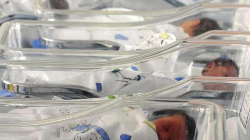 Procreazione assistita record, superati i 15mila parti. Ma diminuiscono i gemelli: ecco perché