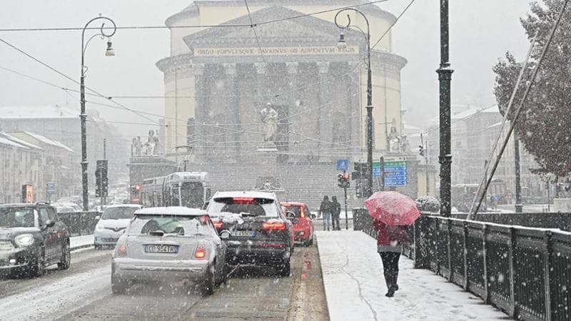 Previsioni meteo, doppio ciclone verso l’Italia: weekend di maltempo e neve in pianura