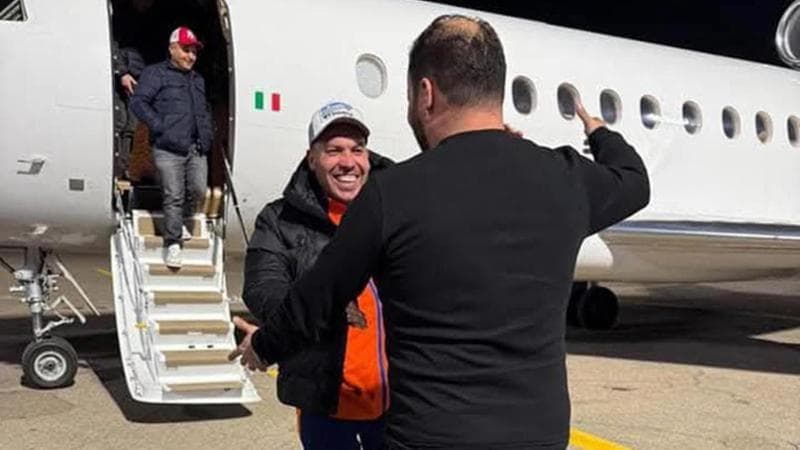 Almasri festeggiato all'arrivo a Tripoli