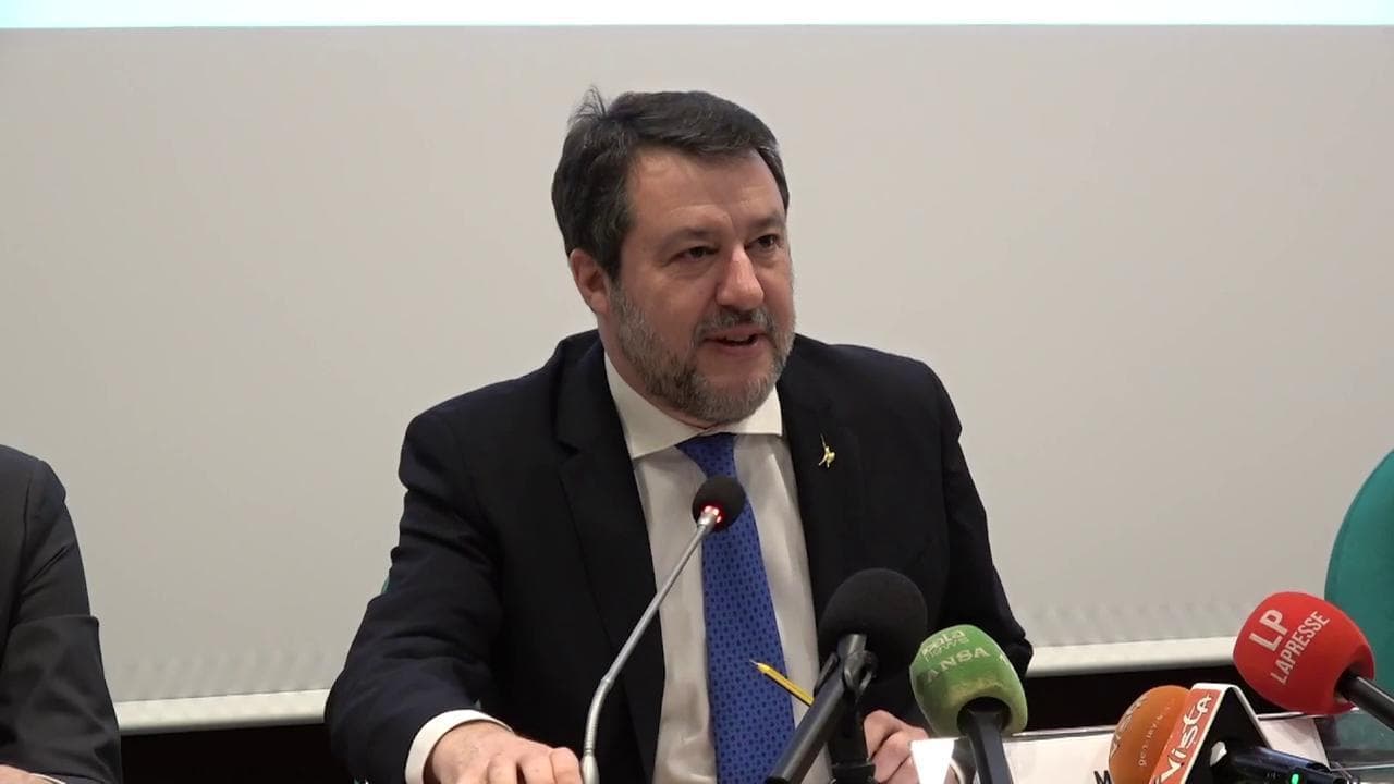 Chat FdI, Salvini: "Epiteti sgradevoli ma non sono permaloso, sono frasi del passato"