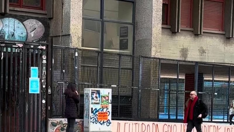 Il ritorno del prof Christian Raimo tra i cori degli studenti: “Mesi durissimi, riparto da loro”