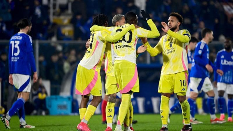 L'esultanza dei giocatori della Juve a fine partita