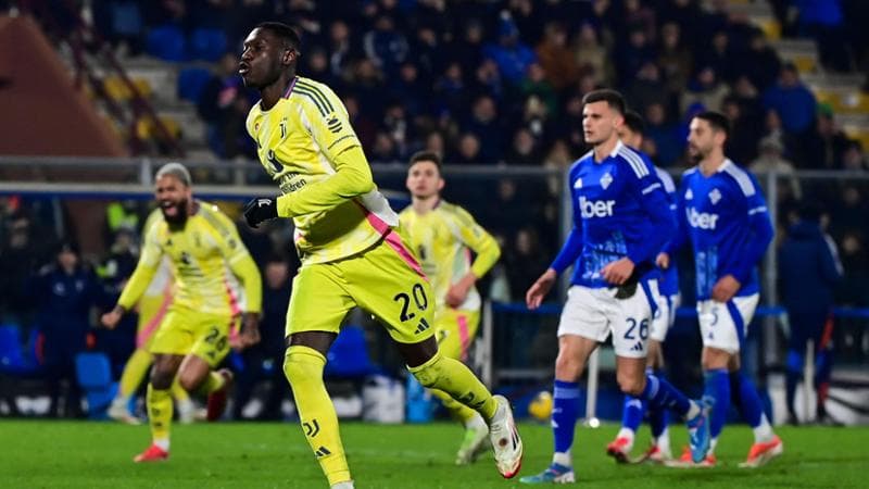 Kolo Muani esulta dopo il gol del 2 a 1