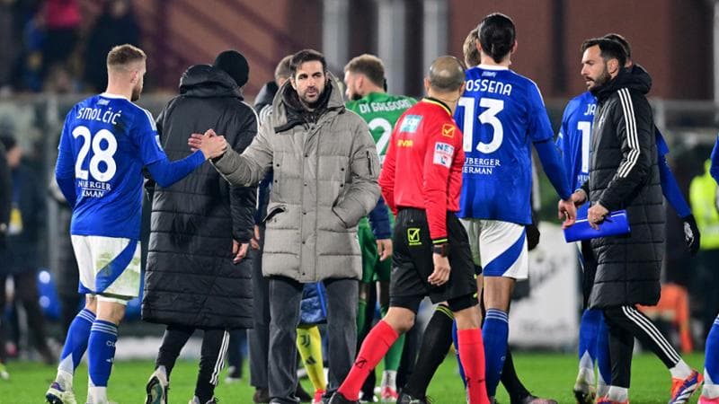 Fabregas con i suoi giocatori a fine partita