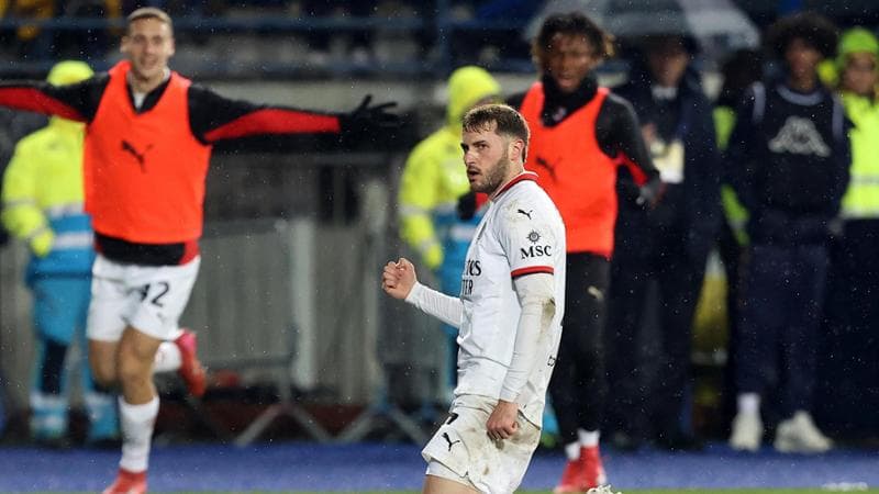 Gimenez esulta dopo il primo gol in maglia Milan